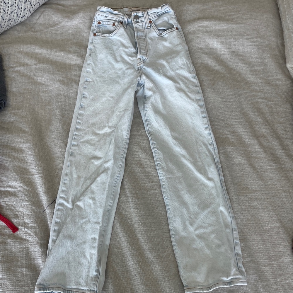 Levi's Light Wash Ribcage Straight 24